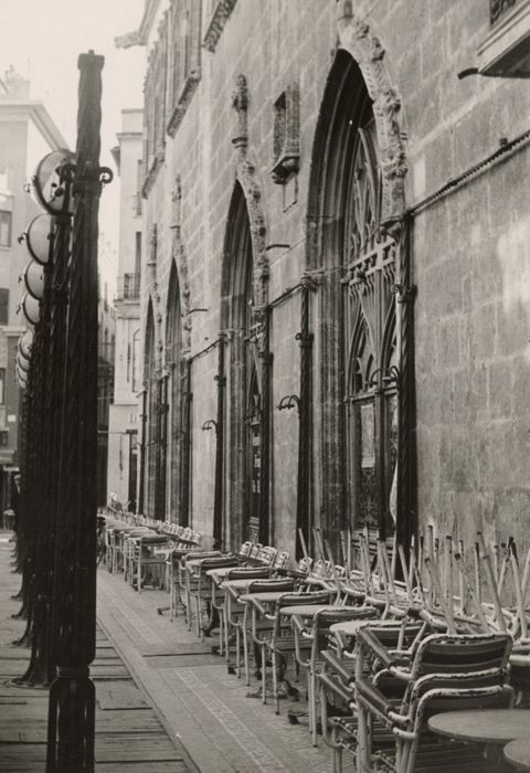 façade sur rue, vue partielle