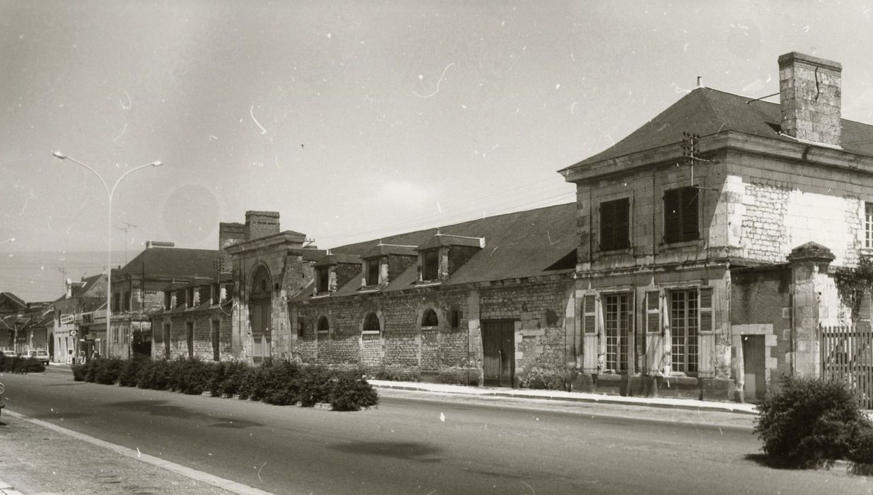 aile ouest, façade sur rue