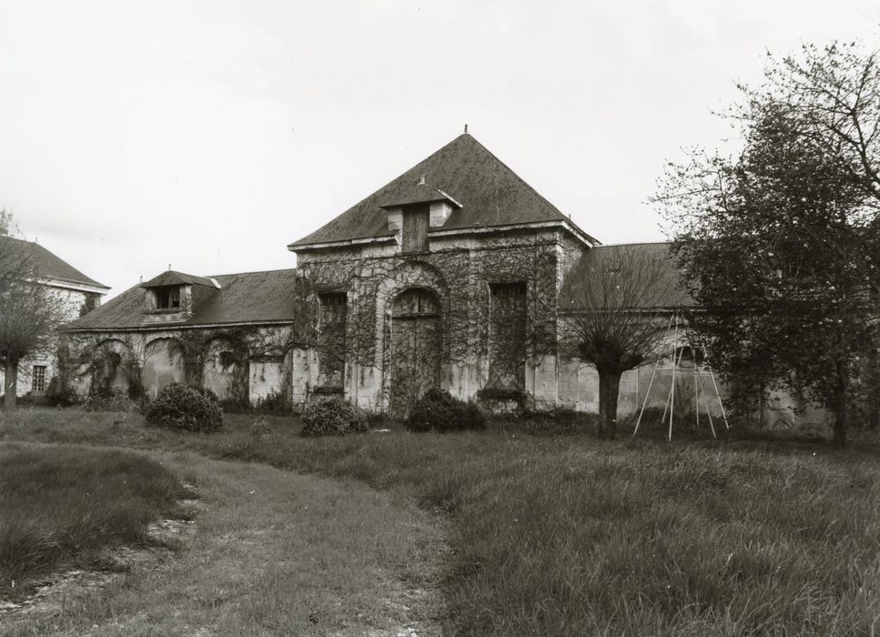 aile est, façade ouest, vue partielle