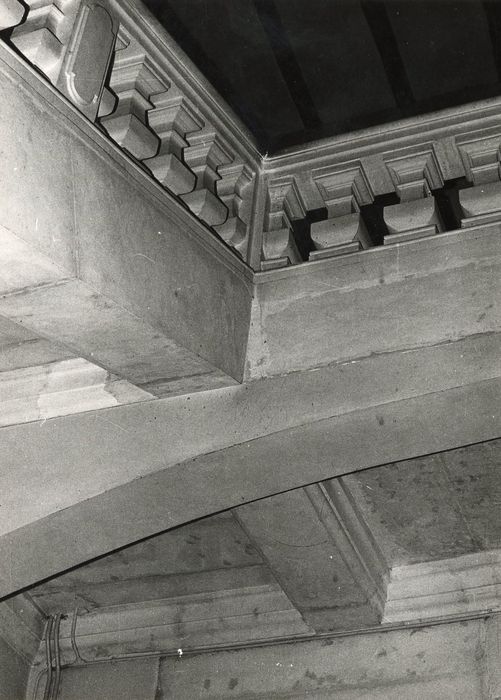 escalier monumental, détail de la rampe à balustres