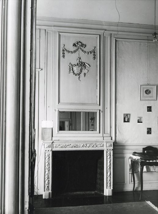 petite chambre, 1er étage, cheminée