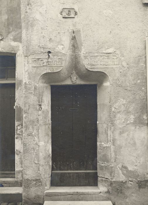 porte d’accès sur rue