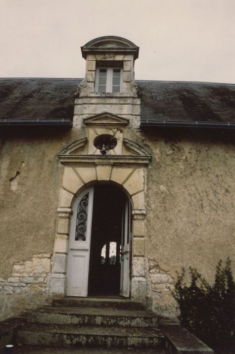 façade nord-est, porte d’accès