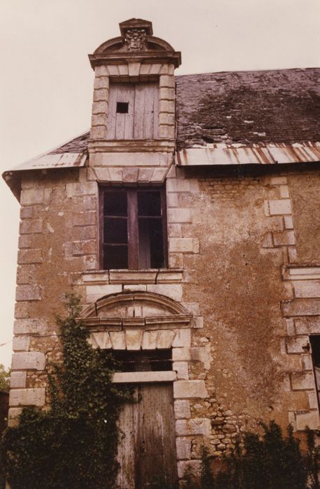 façade nord sur cour, vue partielle