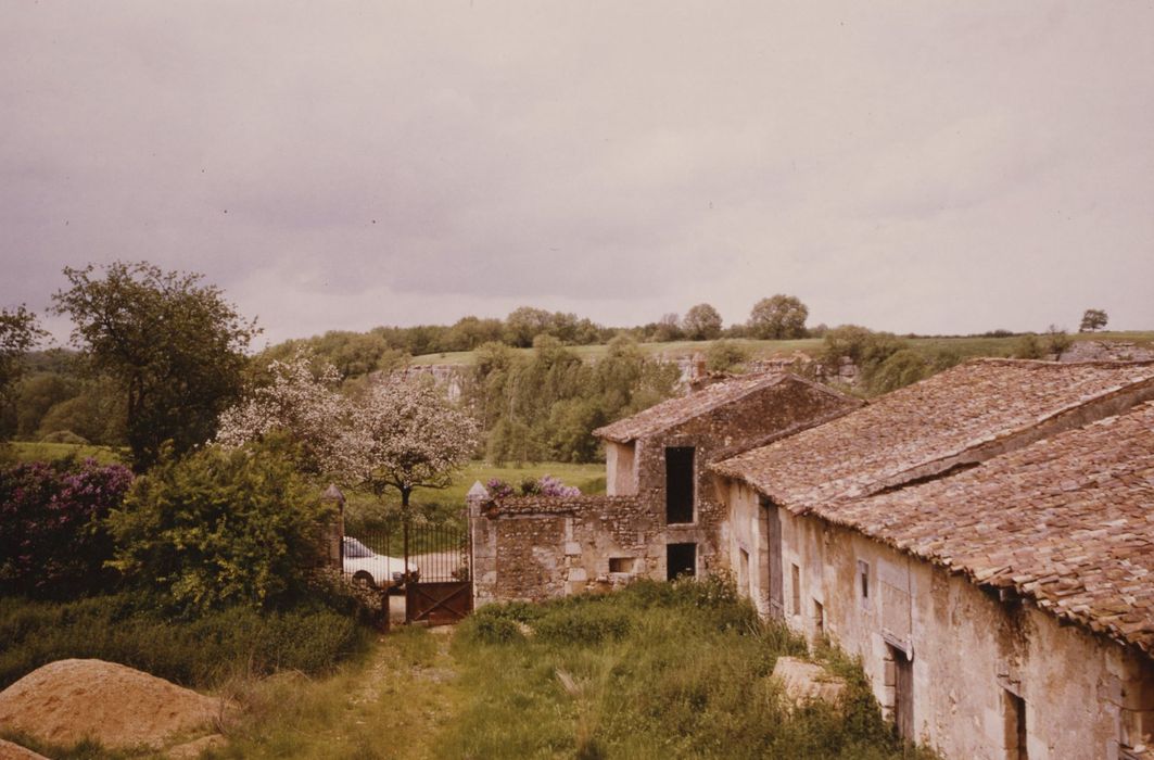 communs, aile est, façade ouest, vue partielle