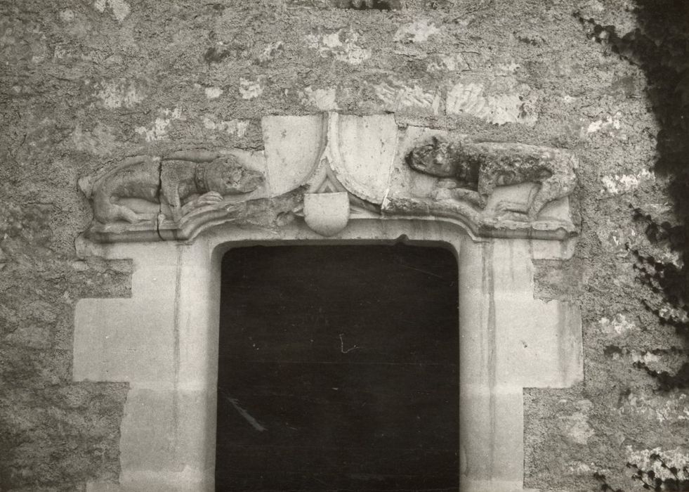 porte d’accès au logis, détail du linteau