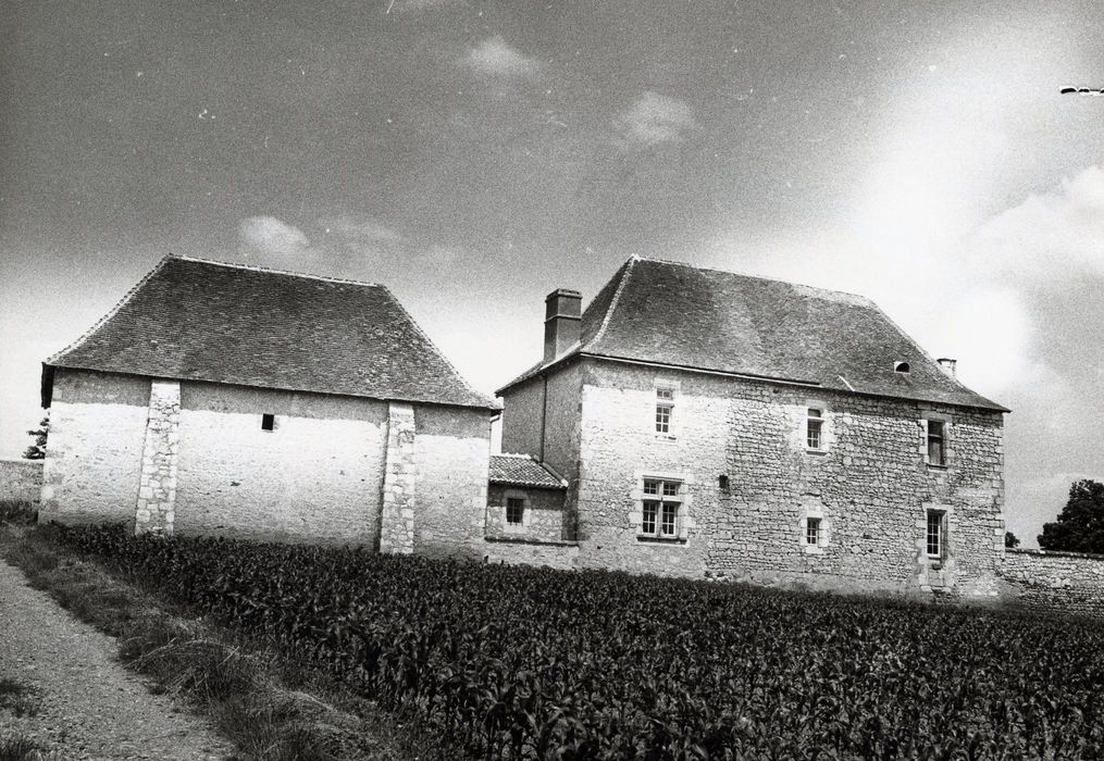 façades postérieures de la grange et du logis