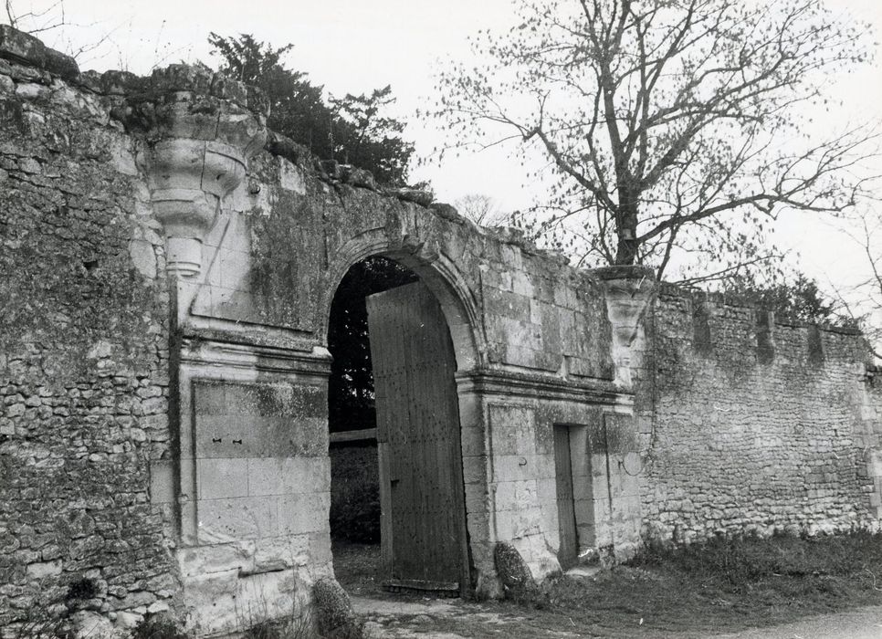 portail monumental d’accès sud sur rue