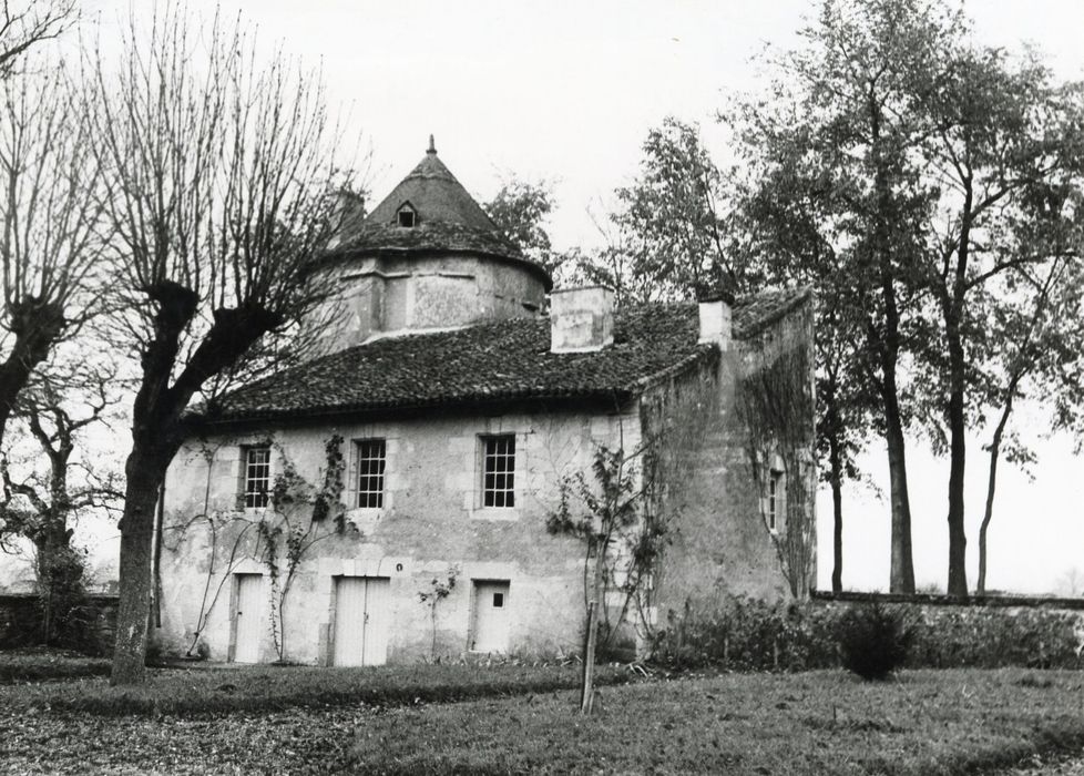 petit pavillon situé à l’angle sud-ouest, façade est