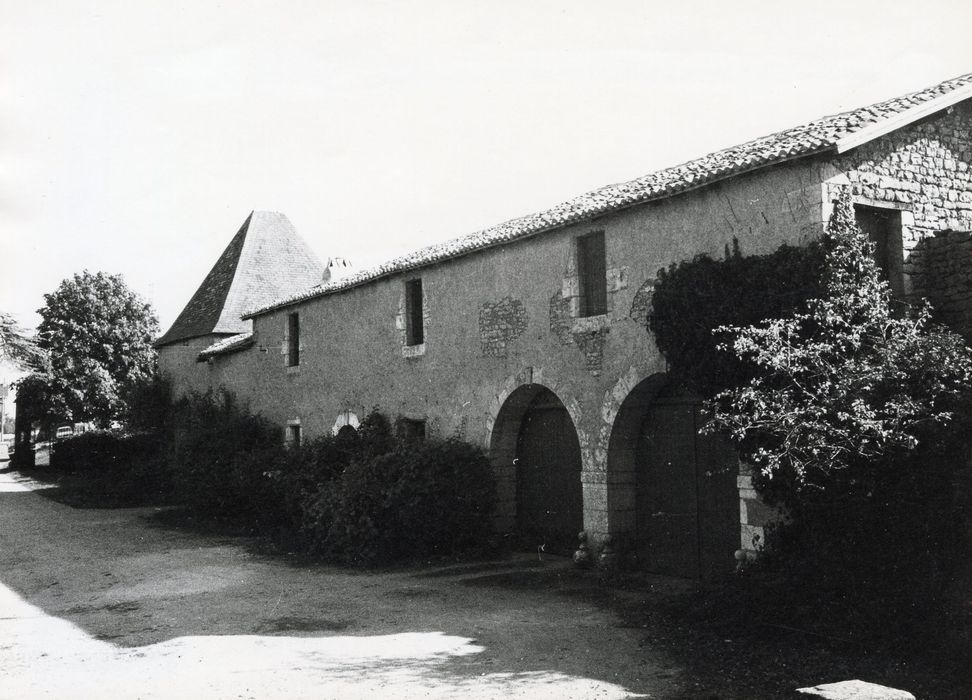 communs est, façade ouest