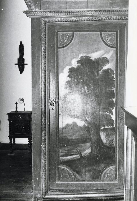 rez-de-chaussée, chambre à alcôve, détail des lambris de revêtement, détail