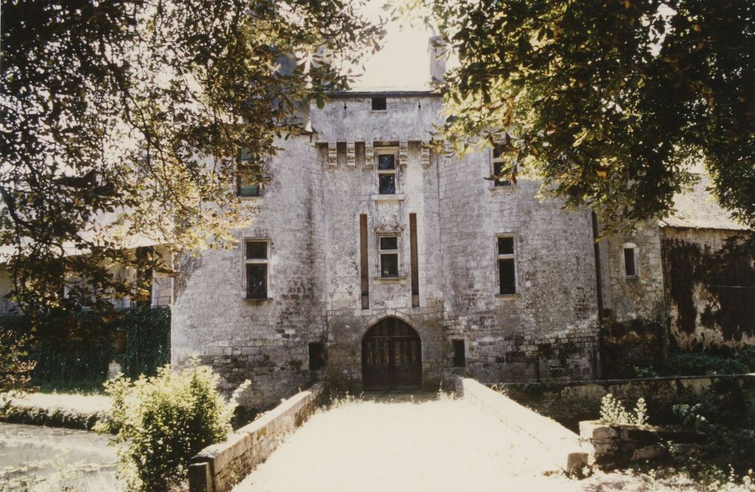 châtelet d’entrée, élévation nord, vue partielle