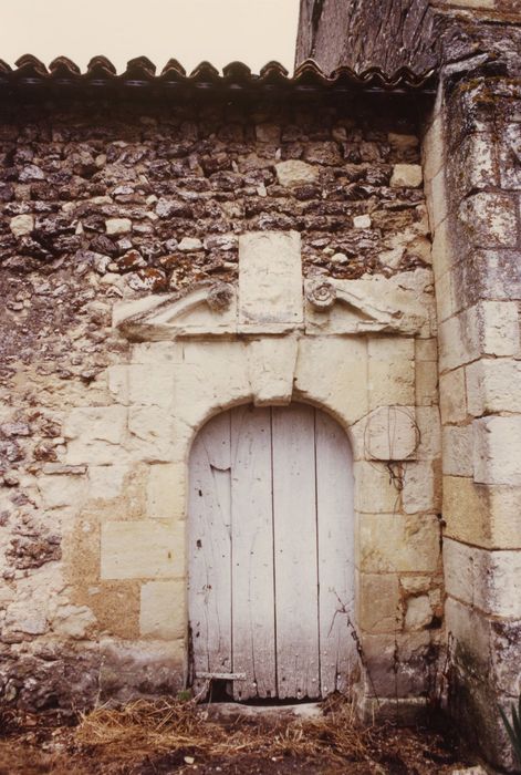 aile est, porte d’accès à la cour intérieure