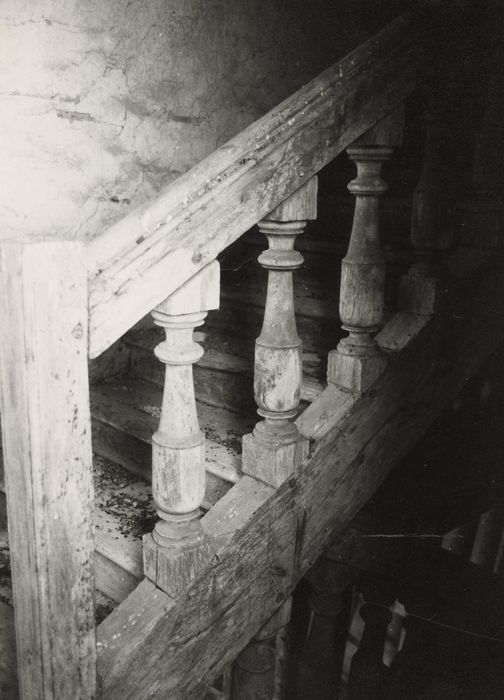 pavillon, escalier, détail de la rampe