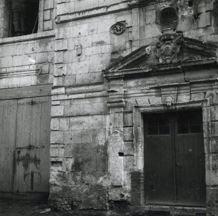 porte d’accès sur rue