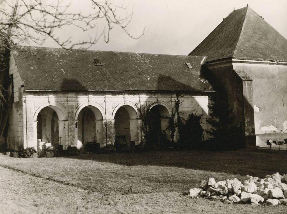 ancien cloître, galerie est, façade ouest