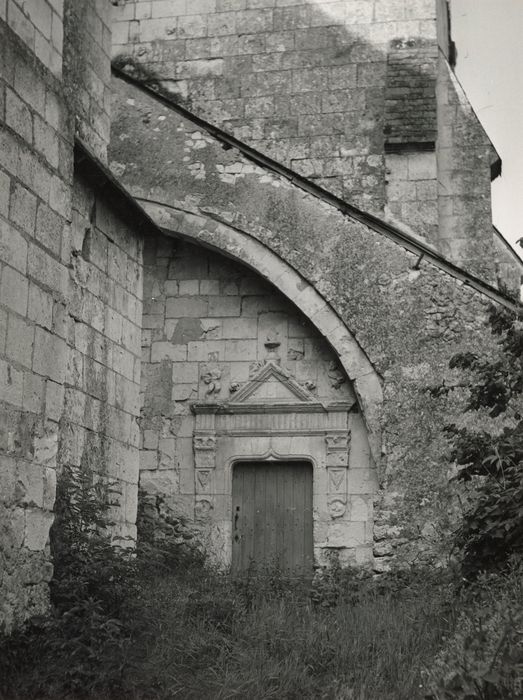 porte d’accès secondaire au niveau du chevet