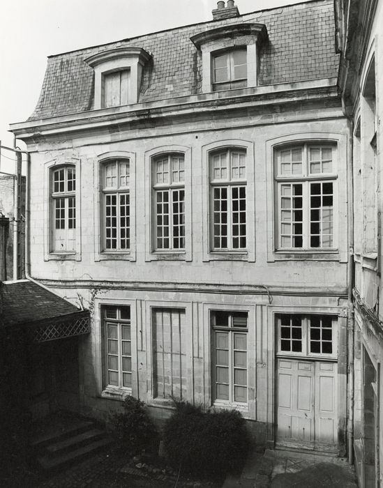 aile latérale, façade sur la cour d’honneur