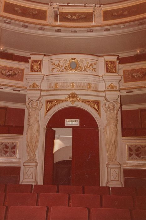 salle de spectacles, tribune d’honneur