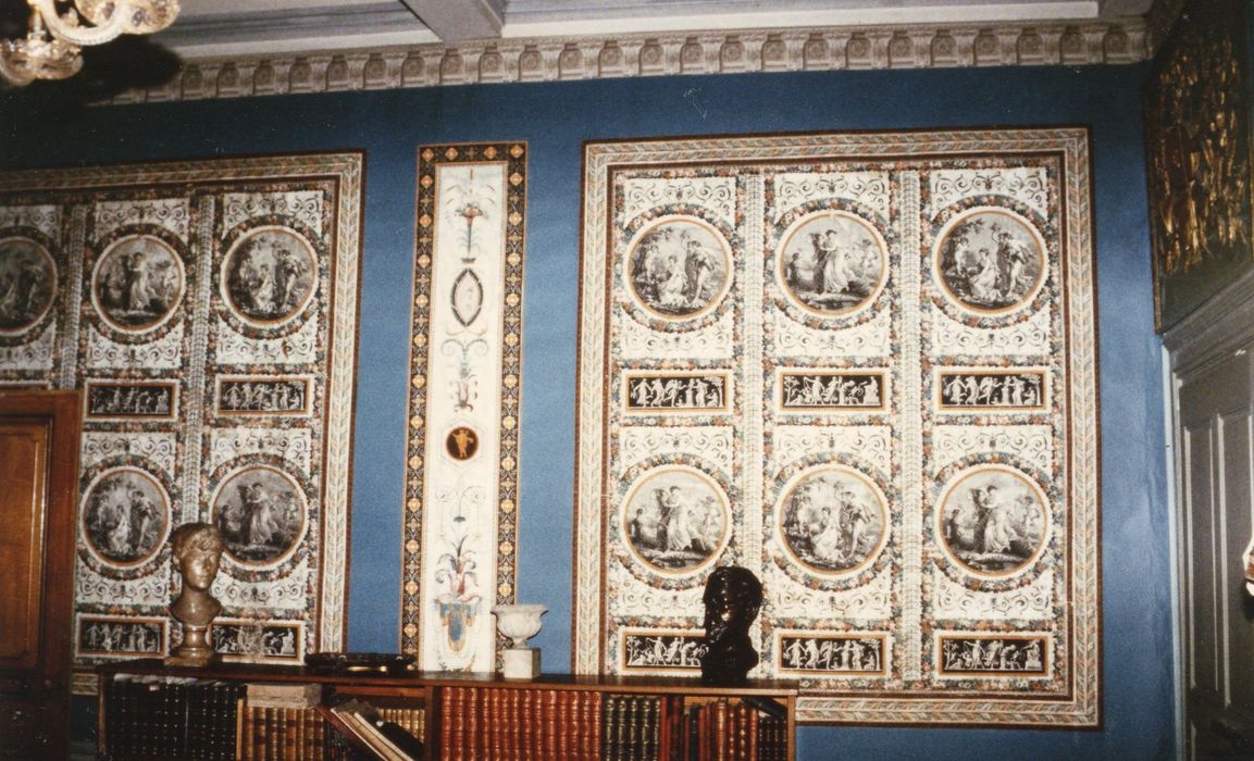 salon bleu, vue partielle du papier peint