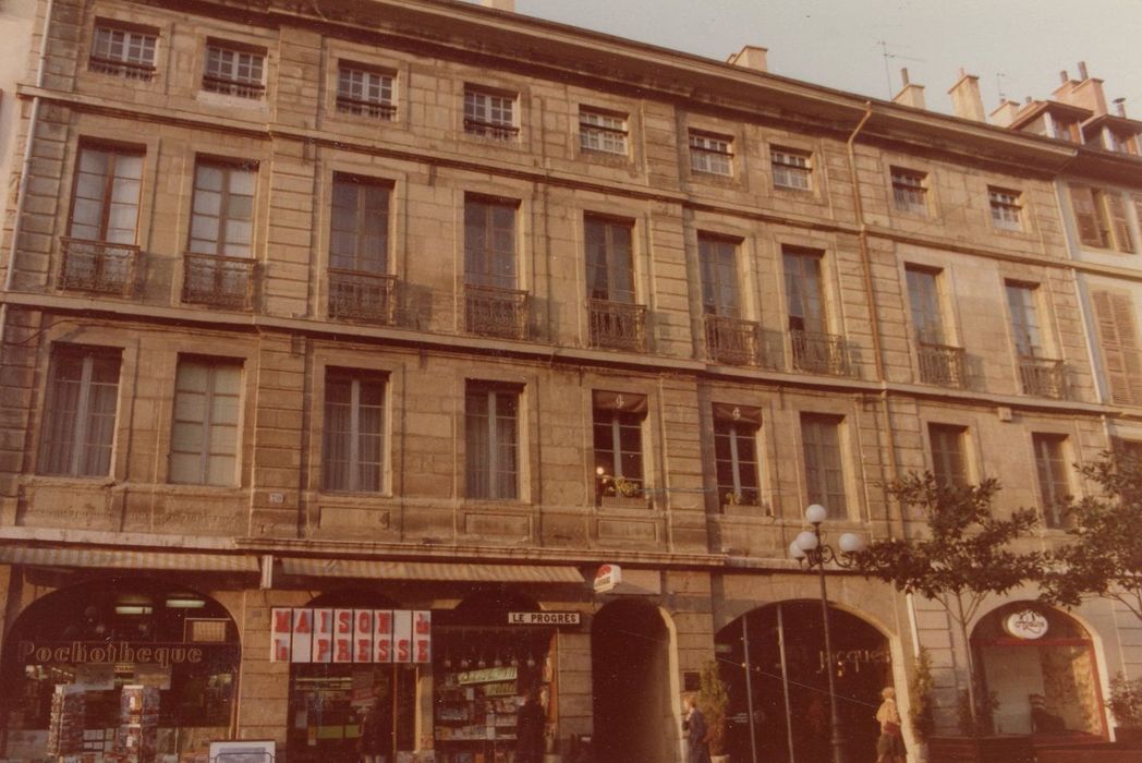 façade sur rue