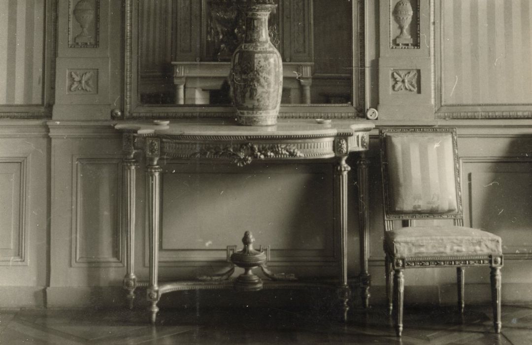 salon Louis XVI, console