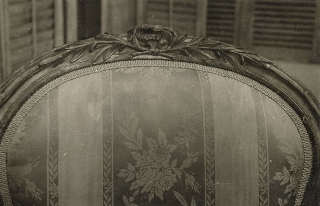 salon Louis XVI, fauteuil, détail