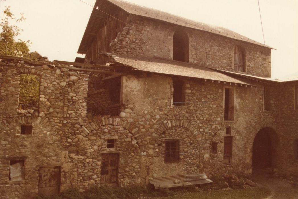 ancien cloître, vue partielle