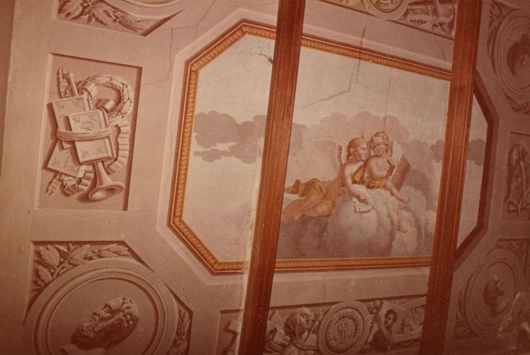 1er étage, salle de baie, vue partielle du plafond peint