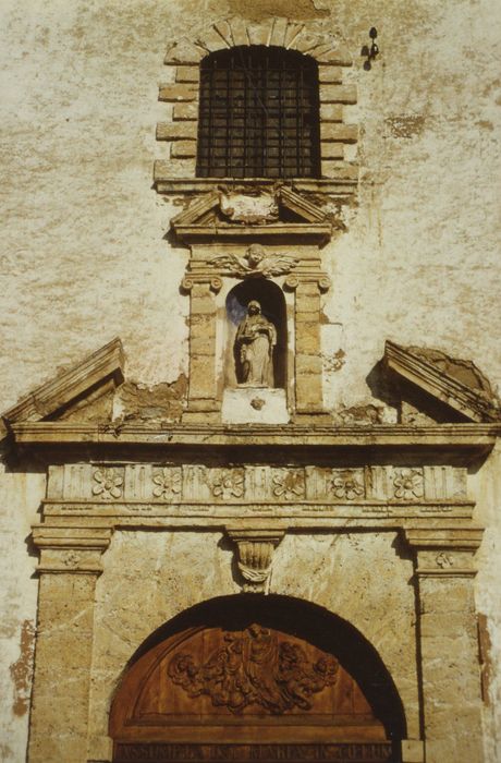 façade ouest, porte d’accès, vue partielle