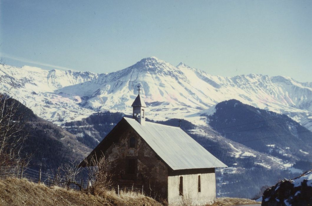 vue générale de la chapelle dans son environnement depuis le Nord