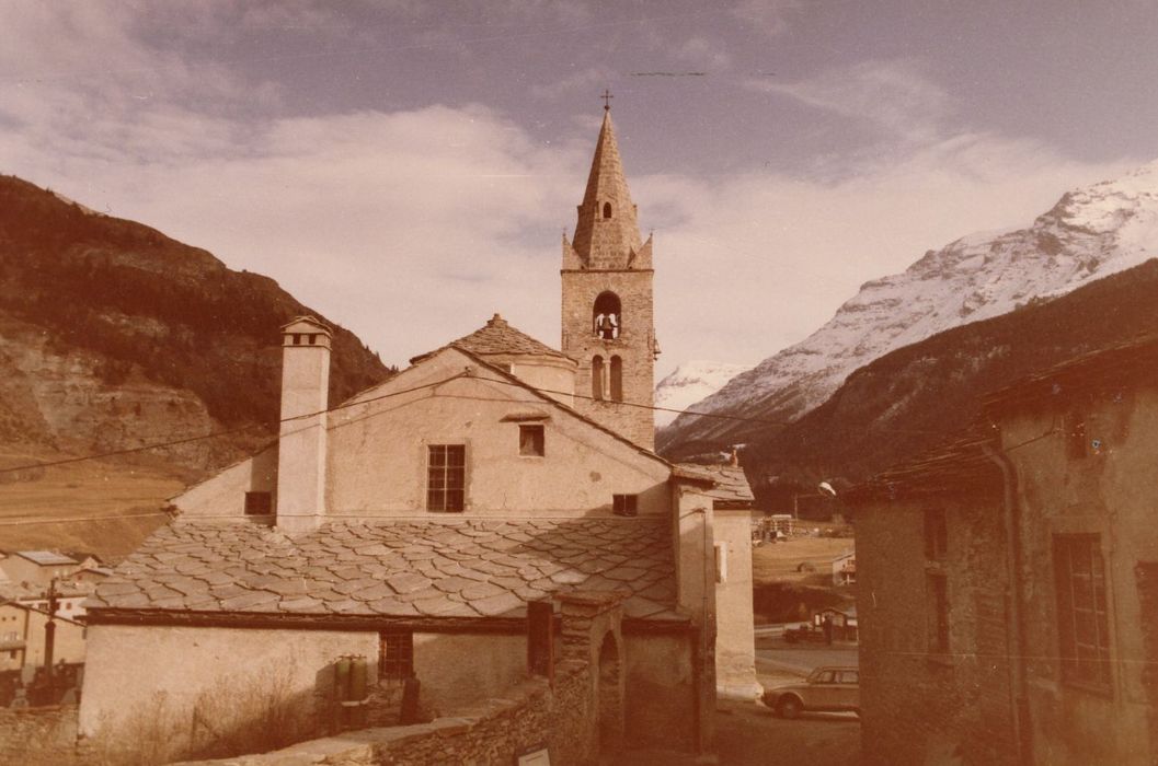 vue partielle de l’église depuis l’Ouest