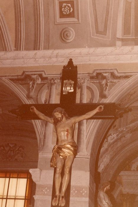 Statue : Christ en croix