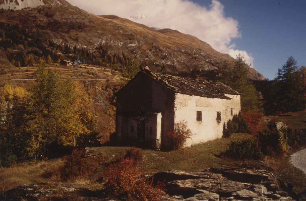 vue générale de la chapelle dans son environnement