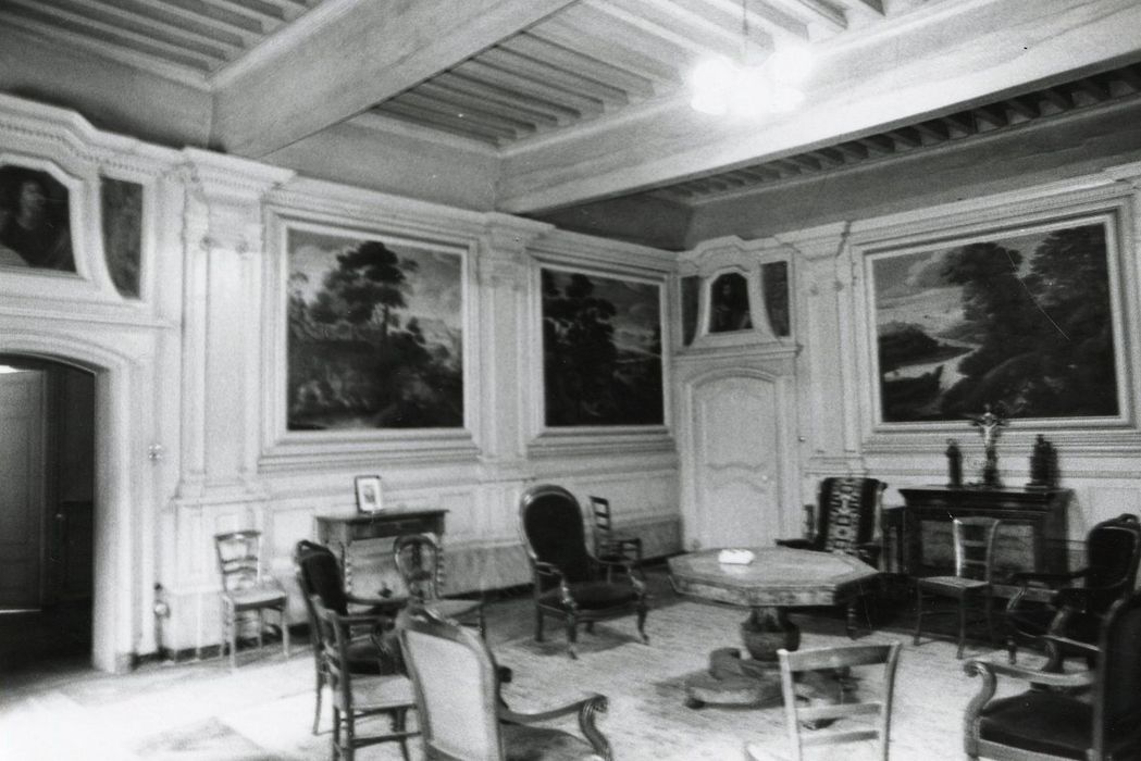 salon, vue partielle des lambris de revêtement - © Ministère de la Culture (France), Médiathèque du patrimoine et de la photographie, tous droits réservés