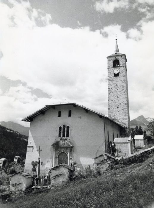 Eglise et son cimetière