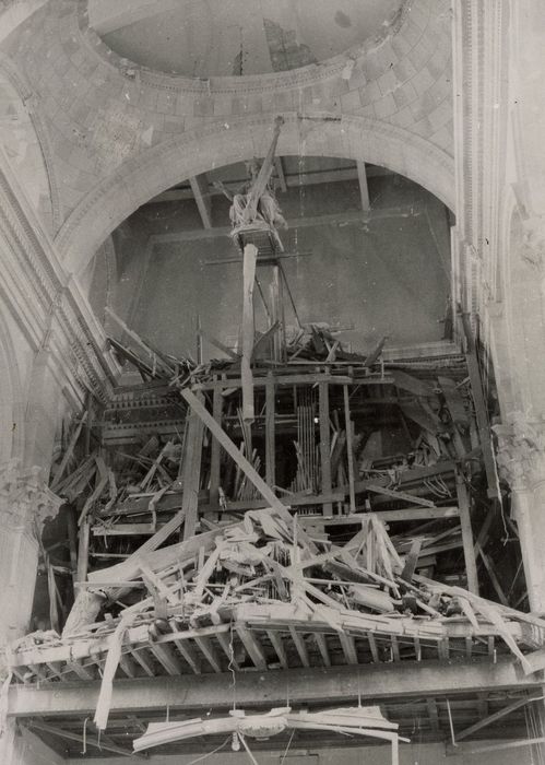 Orgue de tribune : vestiges du buffet d'orgue