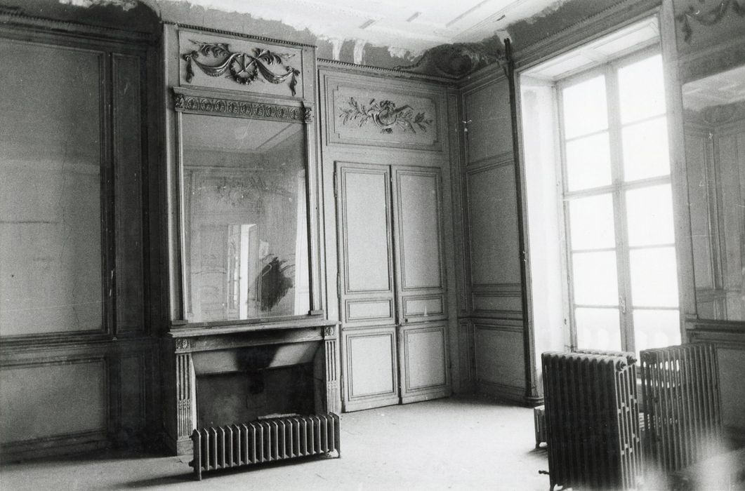 1er étage, chambre, vue partielle des lambris de revêtement