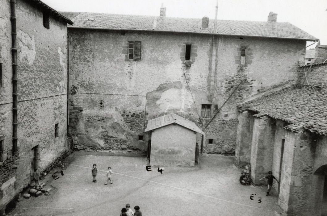 cloître, bâtiment ouest, façade est