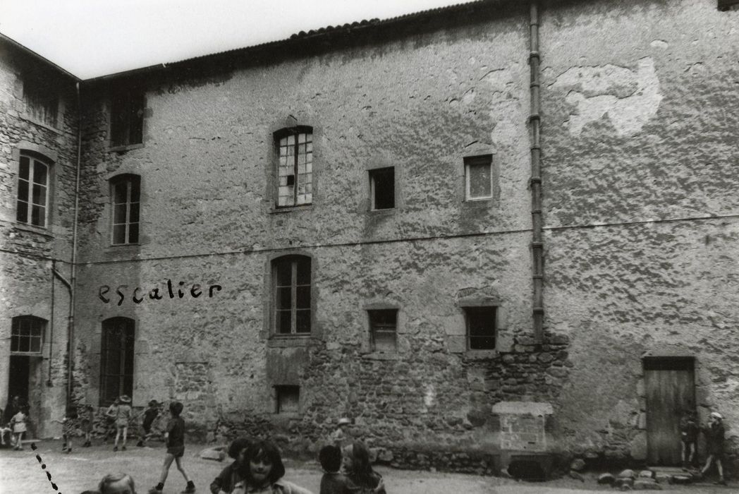 cloître, bâtiment sud, façade nord