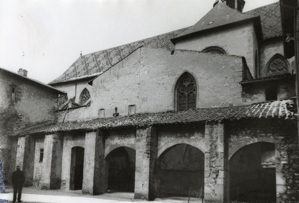 cloître, galerie nord, vue partielle