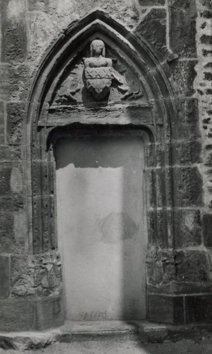 cour sud, détail d’une ancienne porte d’accès