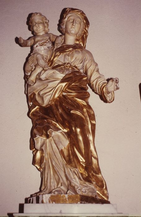 statue : Vierge à l’Enfant