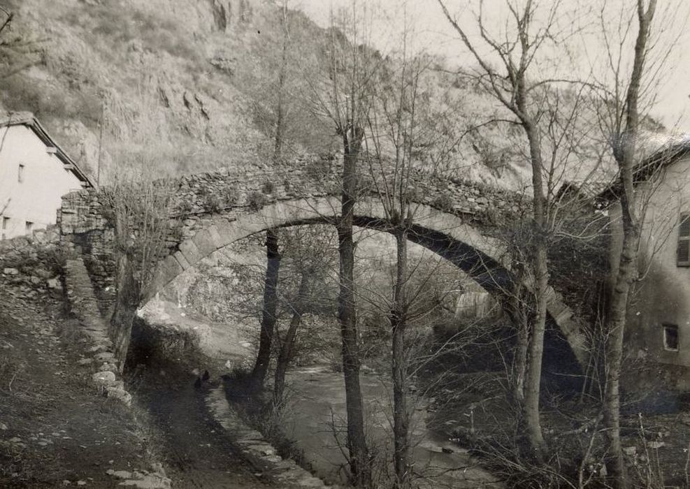 vue générale du pont depuis l’amont