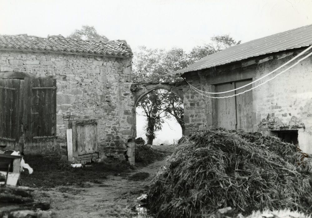 ancien ermitage des femmes, porte d’accès à la cour intérieure