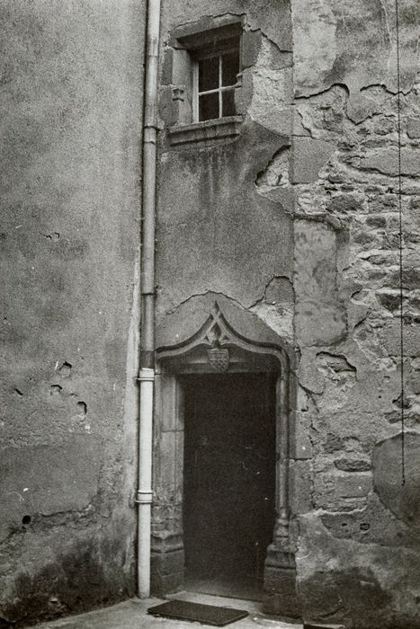 tour d’escalier, détail de la porte d’accès