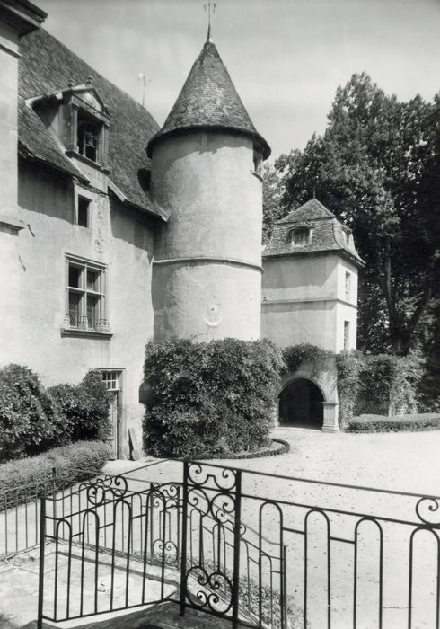 cour intérieure, aile nord, façade sud, vue partielle