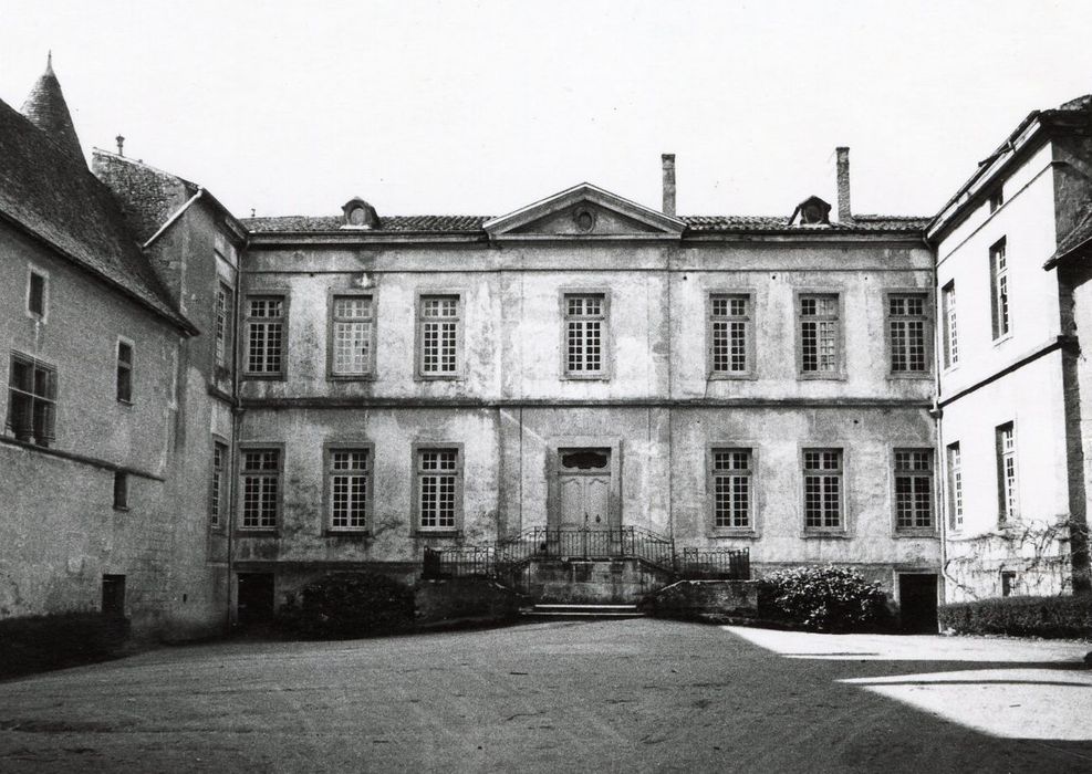 aile ouest sur la cour intérieure, façade est