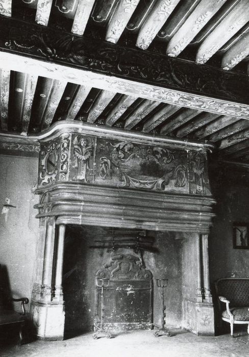 aile nord, 1er étage, chambre, cheminée monumentale