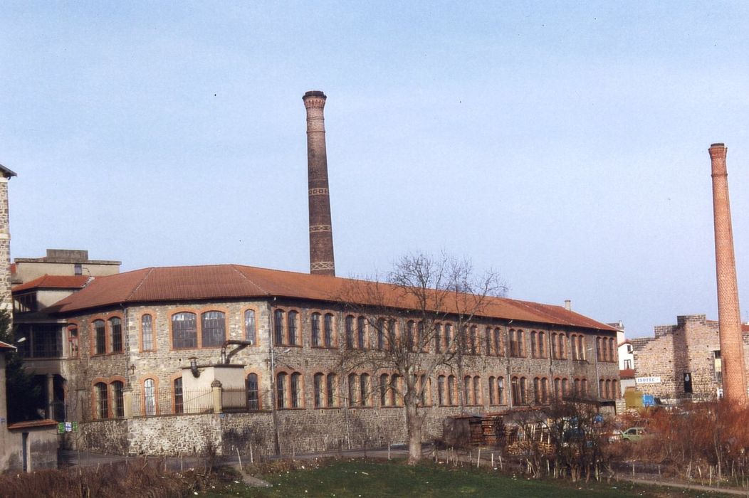 vue partielle des bâtiments depuis l’Est